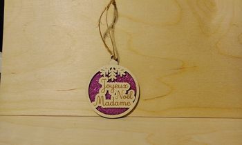Boule de Noël personnalisée en bois maîtresse