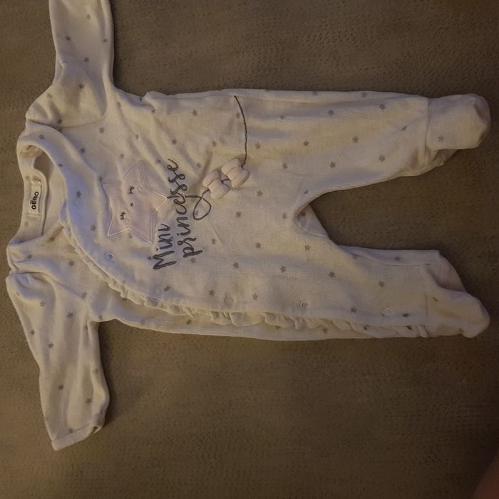 Lot 14  pyjama 1 mois - photo numéro 8