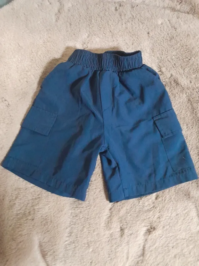 Short type cargo - Très bon état - Taille 4 ans