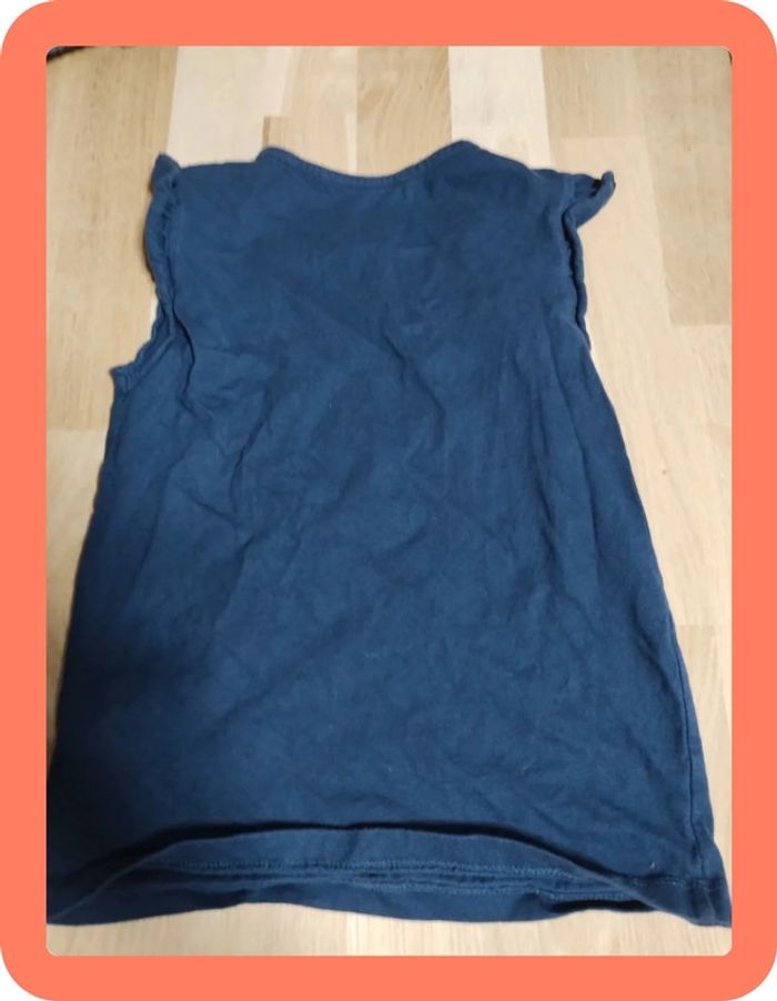 Tee-shirt sans manches taille 8 ans mais taille petit plutôt 6 ans - photo numéro 2