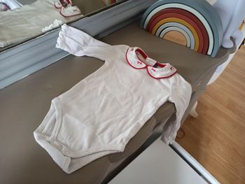 Body blanc à col rouge 6 mois Sergent Major