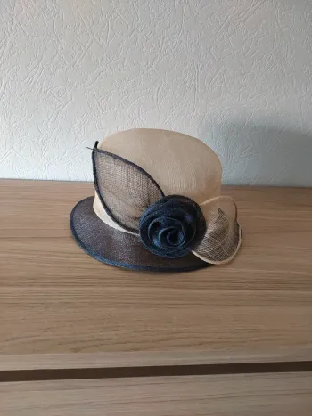 Chapeau cérémonie neuf
