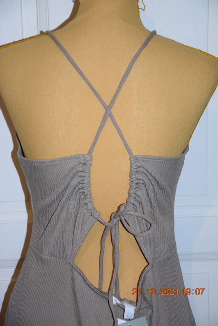 Robe côtelé h&m ouverte dans le dos neuve taille XL - photo numéro 5