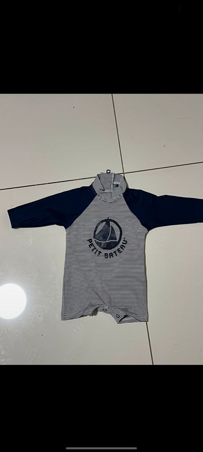 Combinaison anti uv petit bateaux taille 3 mois
