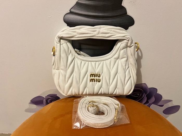Sac à main miu miu blanc - photo numéro 2