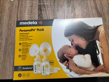 Kit double tire-lait Medela PersonalFit™ PLUS – quasi neuf + 2 biberons neufs