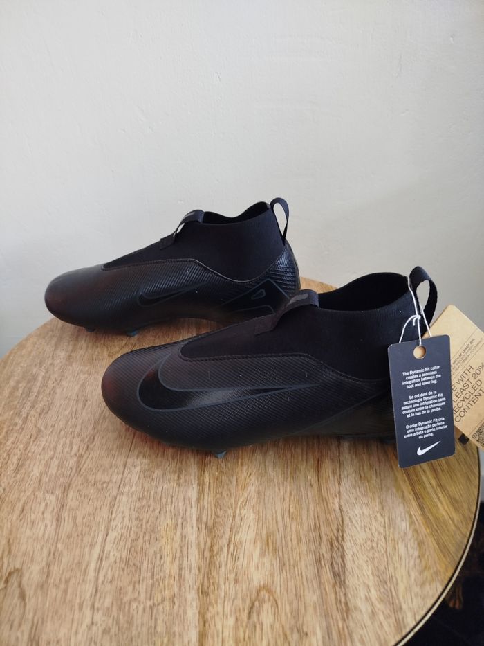 Crampons Nike T 36 - photo numéro 3