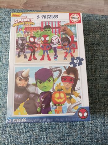 Lot 2 puzzles Marvel