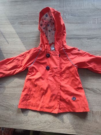 Lot un imper et un manteau 9 mois fille