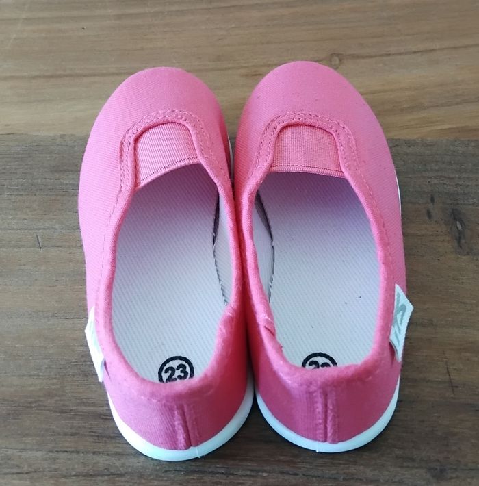 Chaussures et chaussons neufs. - photo numéro 7