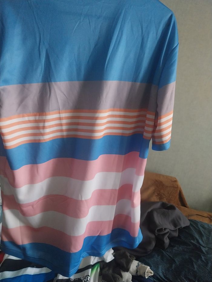 Polo tout neuf avec bouton au col - photo numéro 3