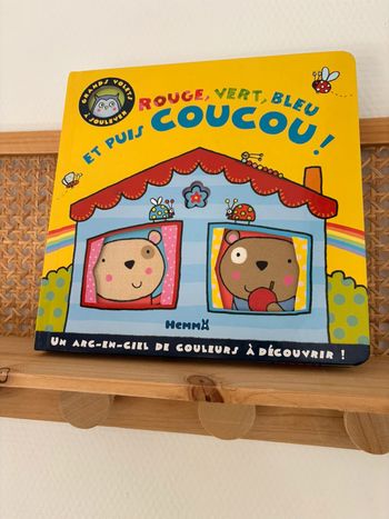 Livre rouge, vert, bleu et puis coucou