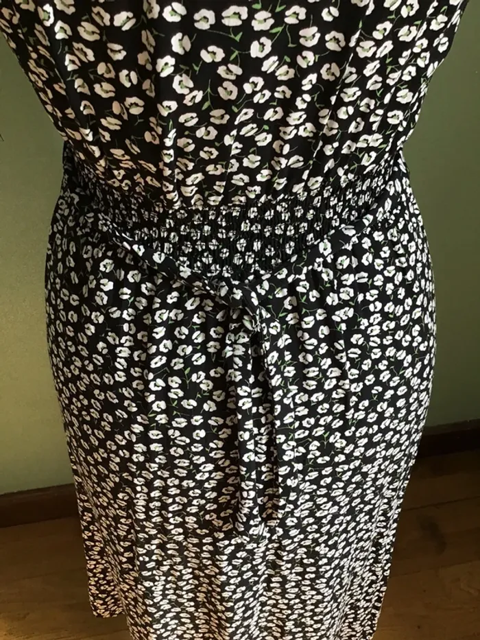 Robe manches courtes noir et blanche - photo numéro 2