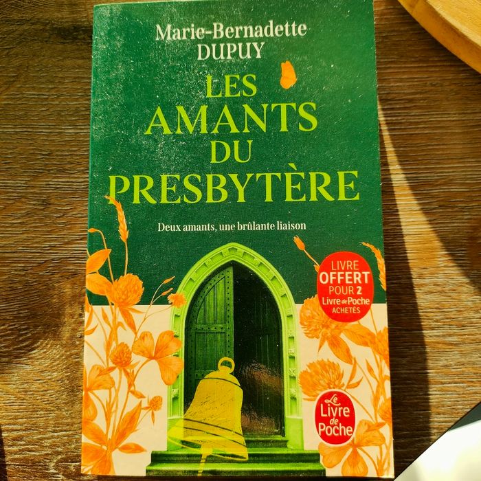 Lot livres Lucinda Riley Aurélie Valognes Agnès Ledig Mélissa da Costa - photo numéro 3