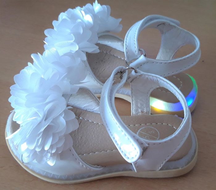 Sandales clignotantes fille pointure 25 - photo numéro 2