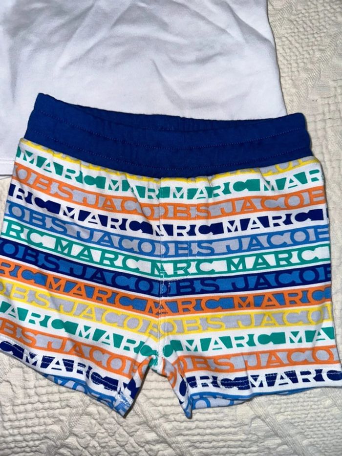 Tres bel ensemble Little Marc Jacobs 1 mois - photo numéro 2