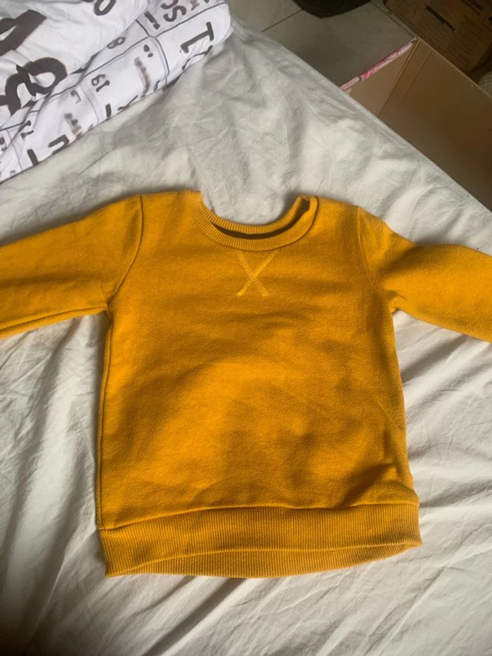 Pull jaune moutarde