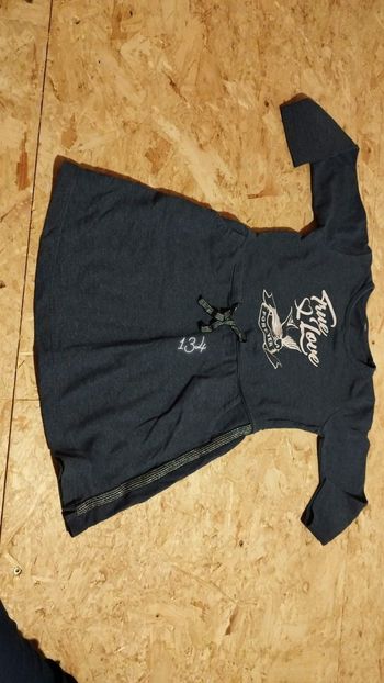 Robe taille 134.  9 ans