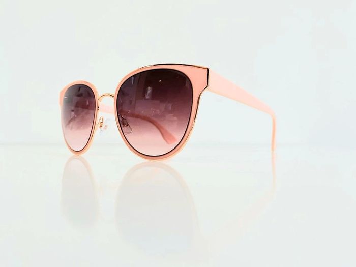 Lunette de soleil femme rose et dorée verres dégradés UV protection catégorie 3