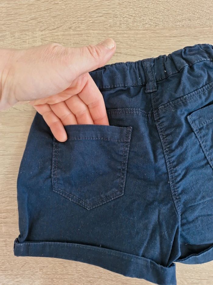 Short bleu marine 5 ans - photo numéro 4