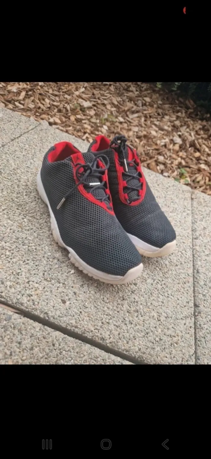 Nike Air Jordan Future Low homme taille 44 noir rouge