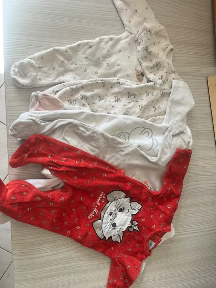 Lot 5 pyjamas 3 mois diverses marques