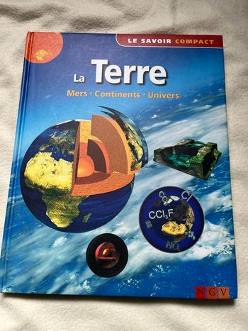 La terre : mers continents univers 