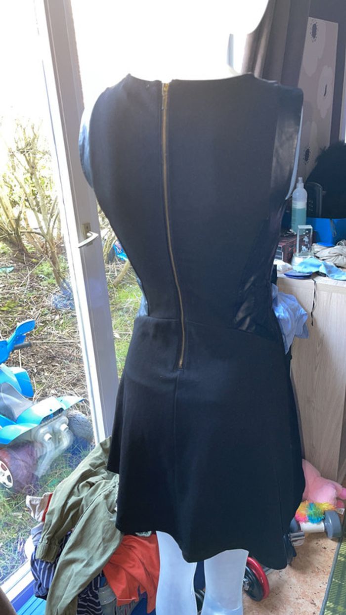 Jolie robe taille XS - photo numéro 8