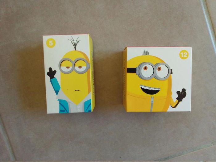 Lot de deux figurines n°5 et 12 minions Mac donalds