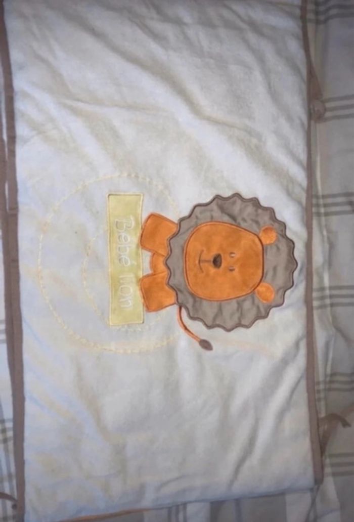 Tour de lit motifs animaux très doux marque tex pour fixer avec ses lanières à un lit à barreaux - photo numéro 5