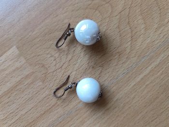 Boucles d'oreilles blanches nacrées