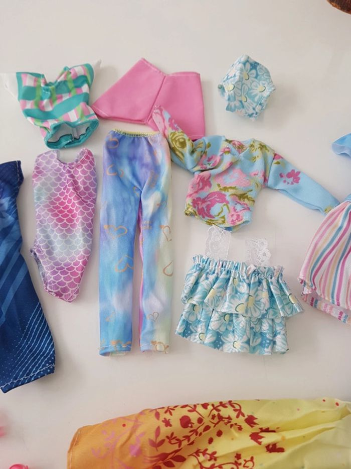 Lot vêtements et chaussures Barbie - photo numéro 4