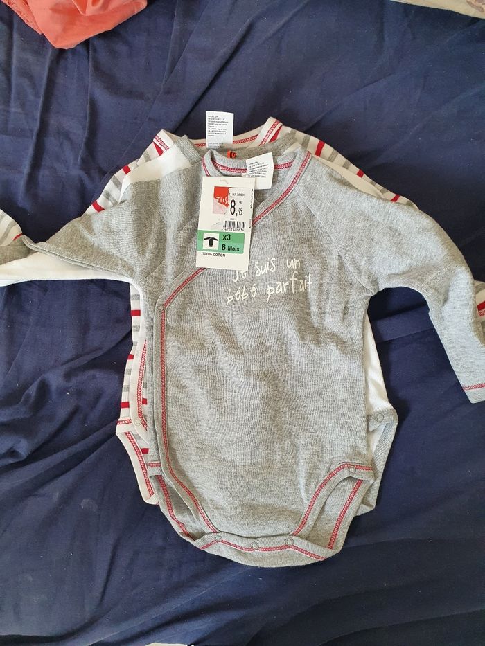 Lot 13 bodys neufs 6 mois ml - photo numéro 3