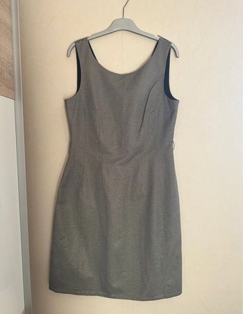 Belle robe avec fils métallisés ( elle brille) femme taille 40 marque Maison 123