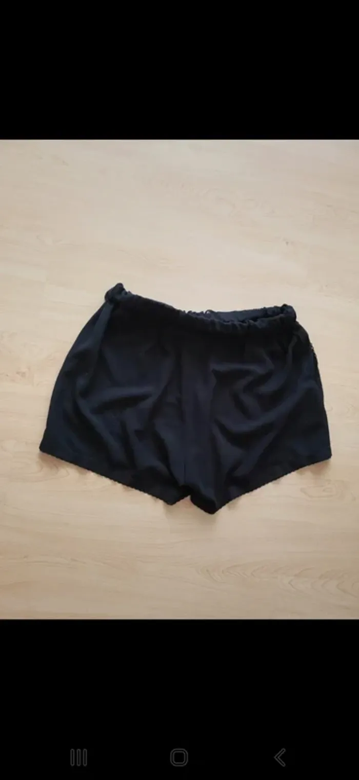 Short court noir - photo numéro 2