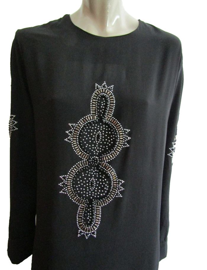 robe d'hôtesse longue tissu fluide broderies en perles et strass t.46/48 - photo numéro 2