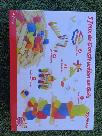 Jeu de construction en bois