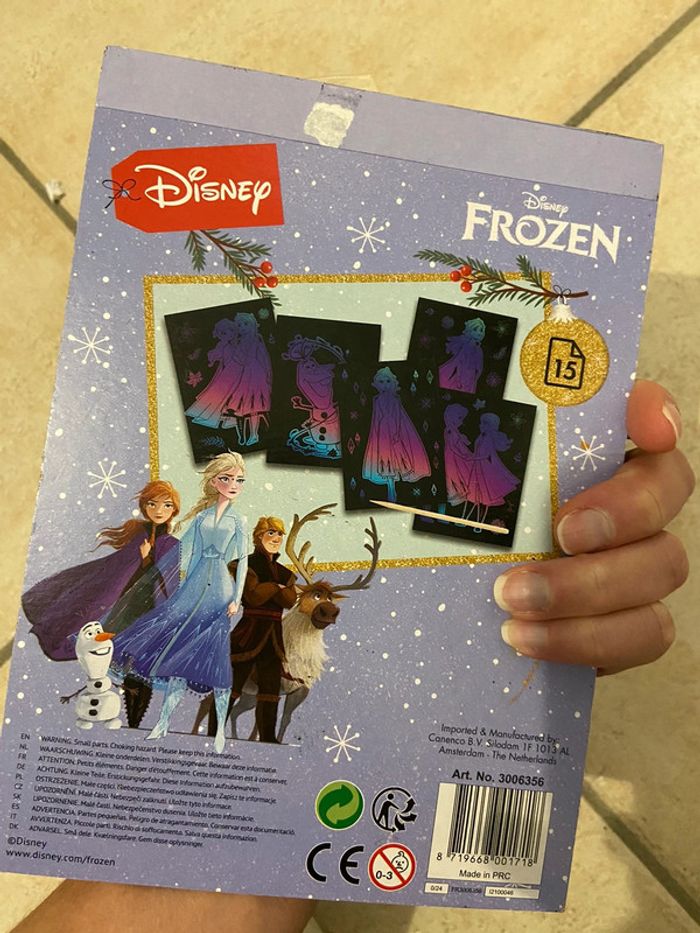 Carnet bloc à gratter et magasine reine des neiges - photo numéro 3