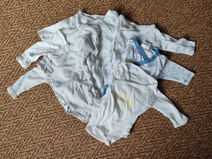 Lot de 6 Bodies  manches longues taille 1 mois