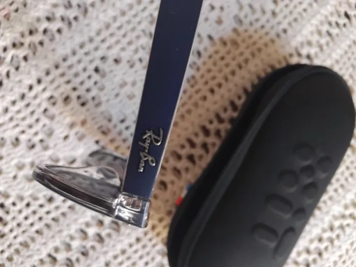 Lunette de soleil + étuie - photo numéro 7