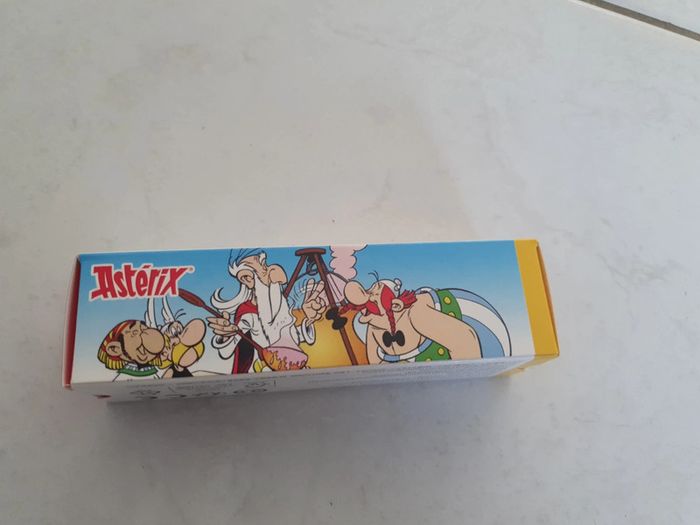 Mini rouleau d'activités et coloriage Astérix Neuf Hiz - photo numéro 2