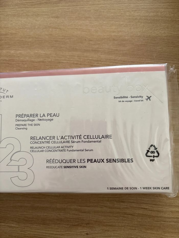 Institut Esthederm Kit Beauty Box Sensibilité - photo numéro 2