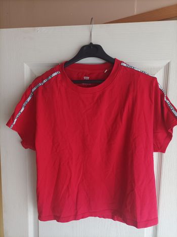 T-shirt Levis rouge taille M très bon état
