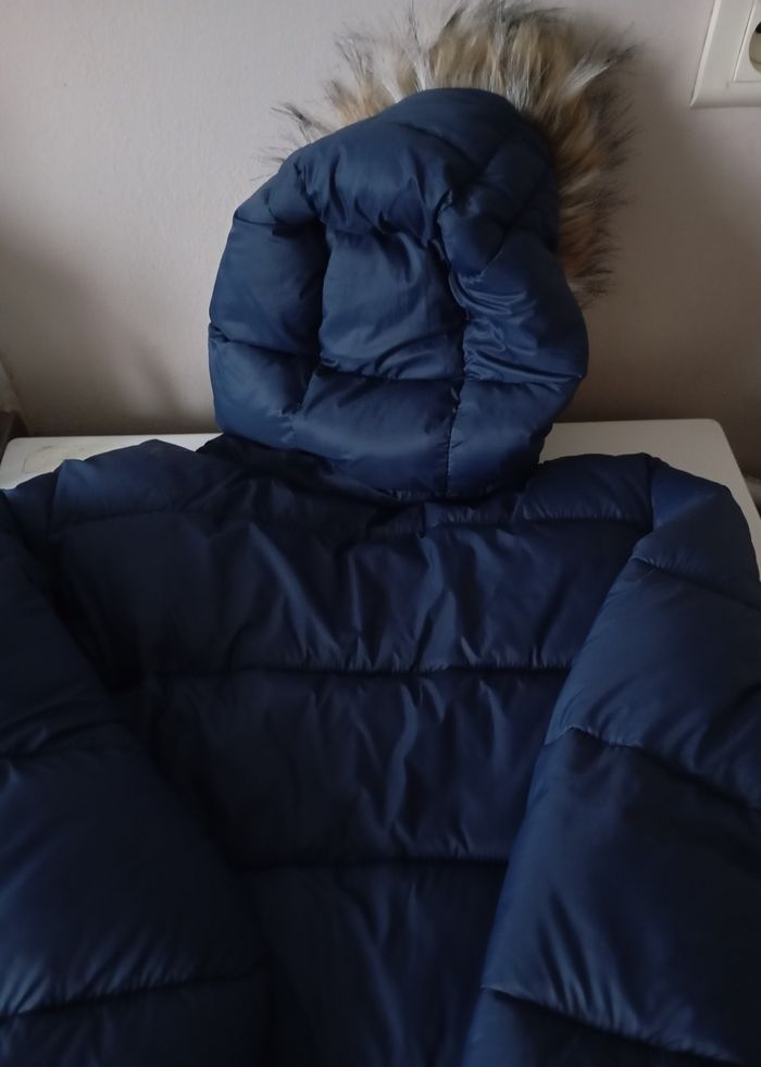 Blouson doudoune.Taille S. Capuche et fausse fourrure .2 poches . Polyamide polyester. Bleu foncé ,marine ..Up Fashion.Etat neuf - photo numéro 6