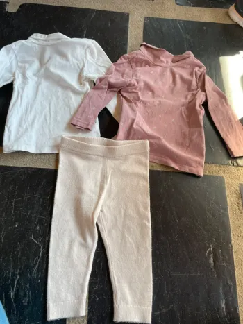 Lot 2 t shirt manches longues et un legging 12 mois