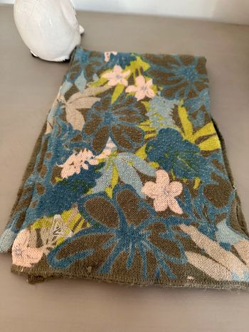 Magnifique écharpe pour fillette de la marque Roxy