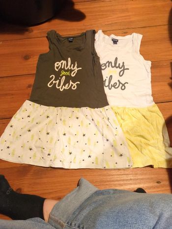 Lot Robes good cubes gris jaune blanc Kiabi 5 ans