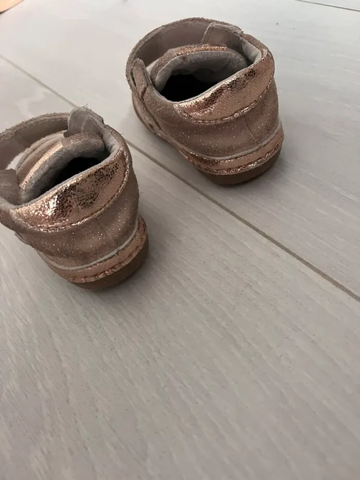 Petites chaussures - photo numéro 2