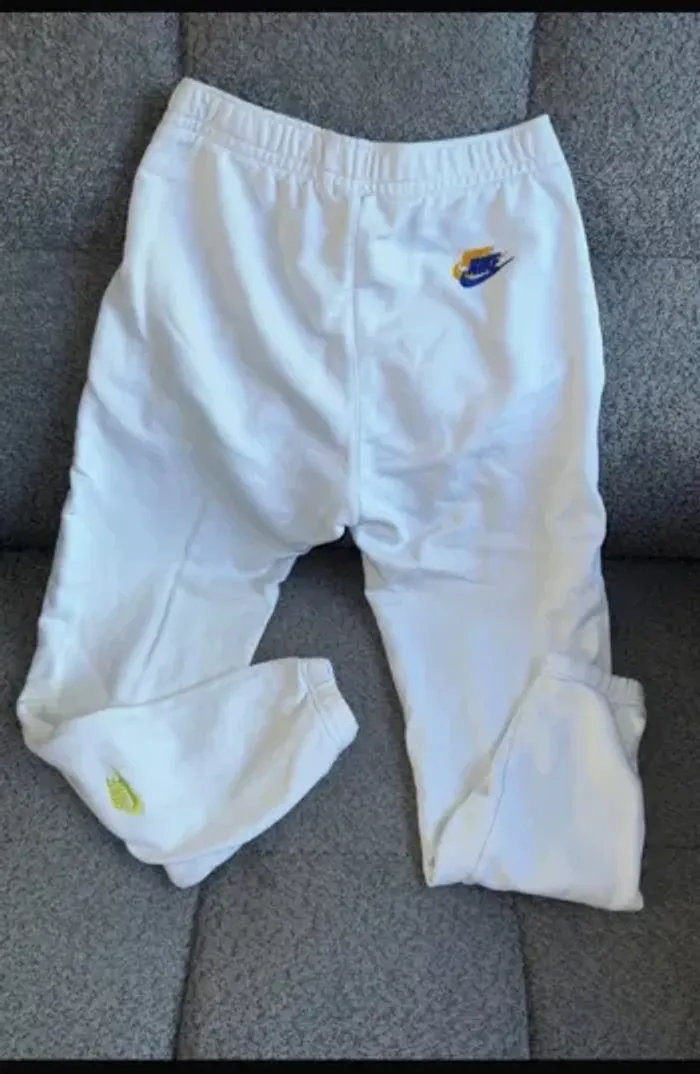 Jogging blanc logo multicolore Nike neuf - photo numéro 3