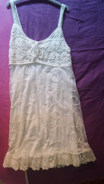 Robe blanche broderie